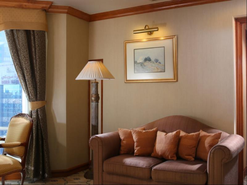 Knight Castle Hotel Dubai Buitenkant foto A picture light above a painting
