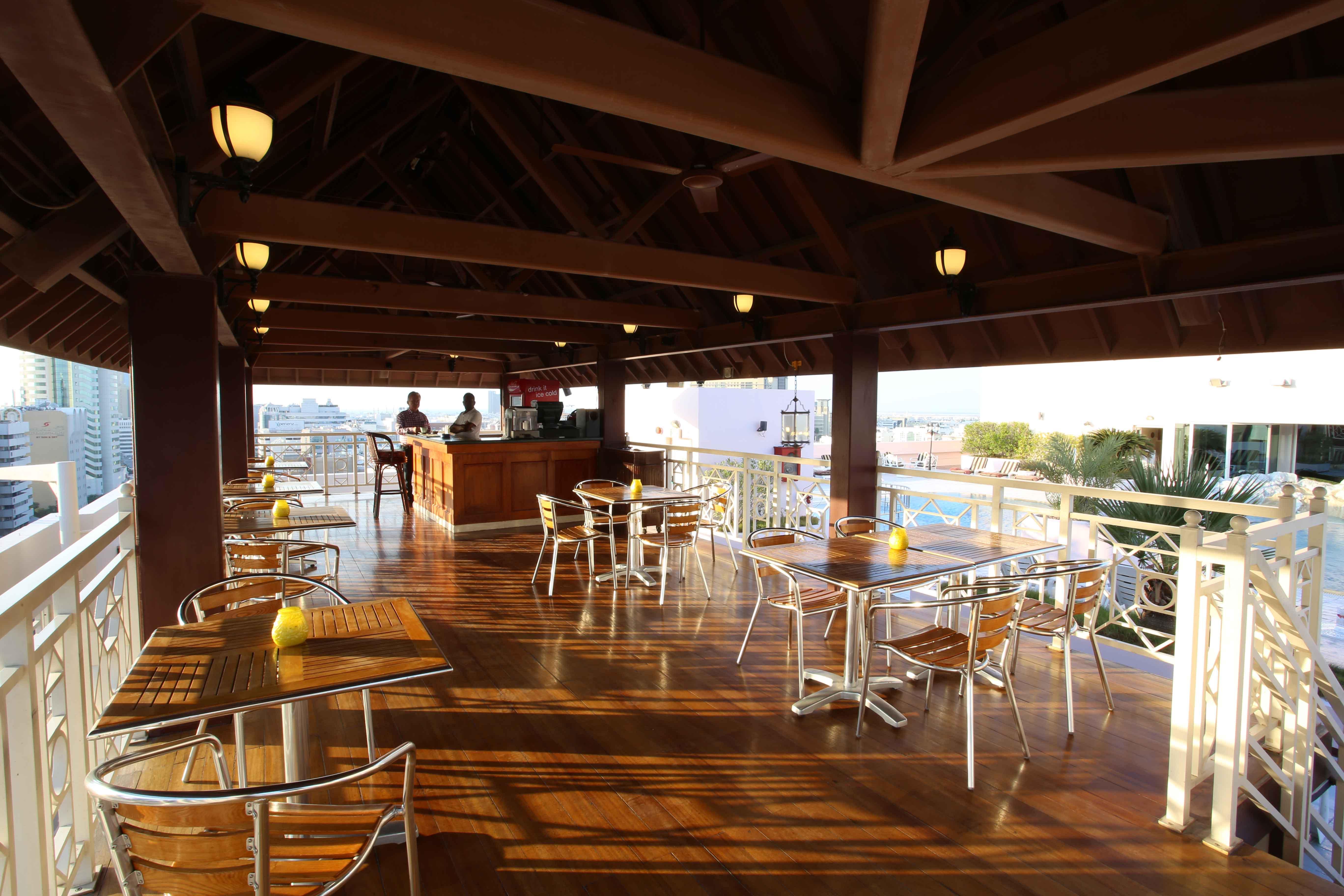 Knight Castle Hotel Dubai Buitenkant foto The interior of the restaurant