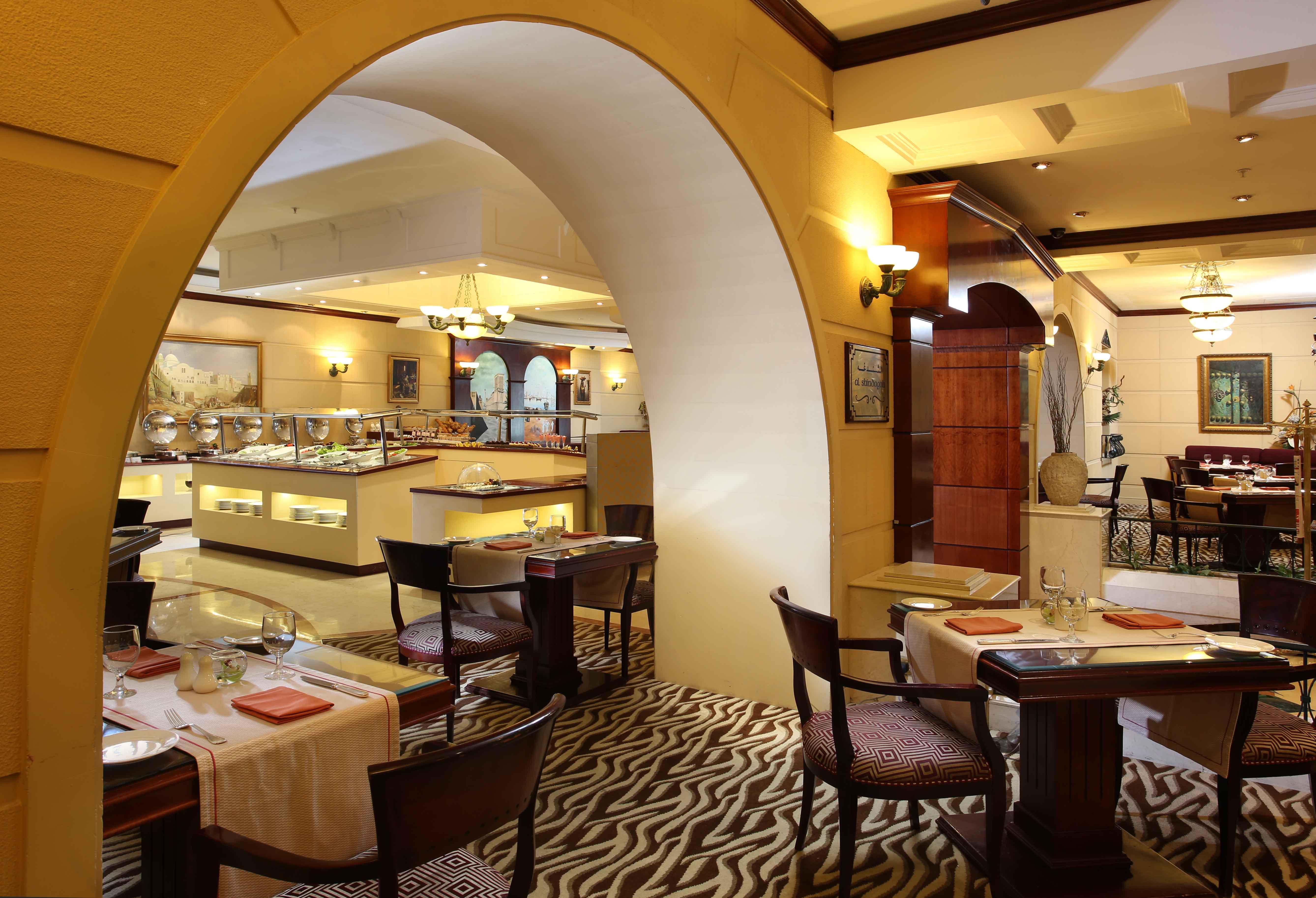 Knight Castle Hotel Dubai Buitenkant foto The interior of the restaurant