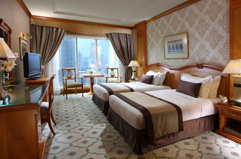 Knight Castle Hotel Dubai Buitenkant foto A room at the hotel