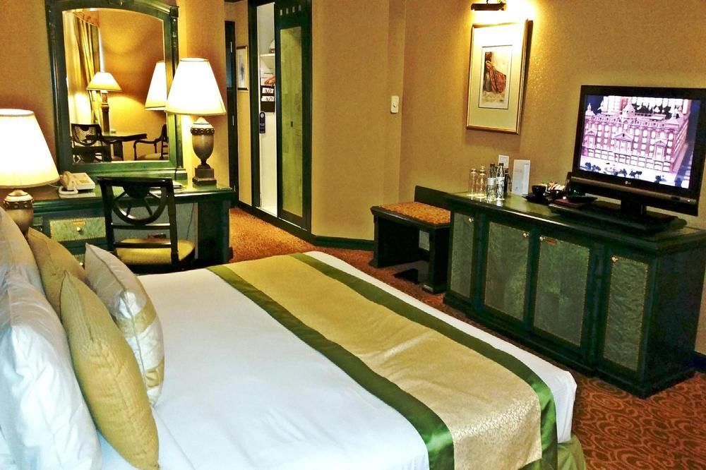 Knight Castle Hotel Dubai Buitenkant foto A room at the hotel