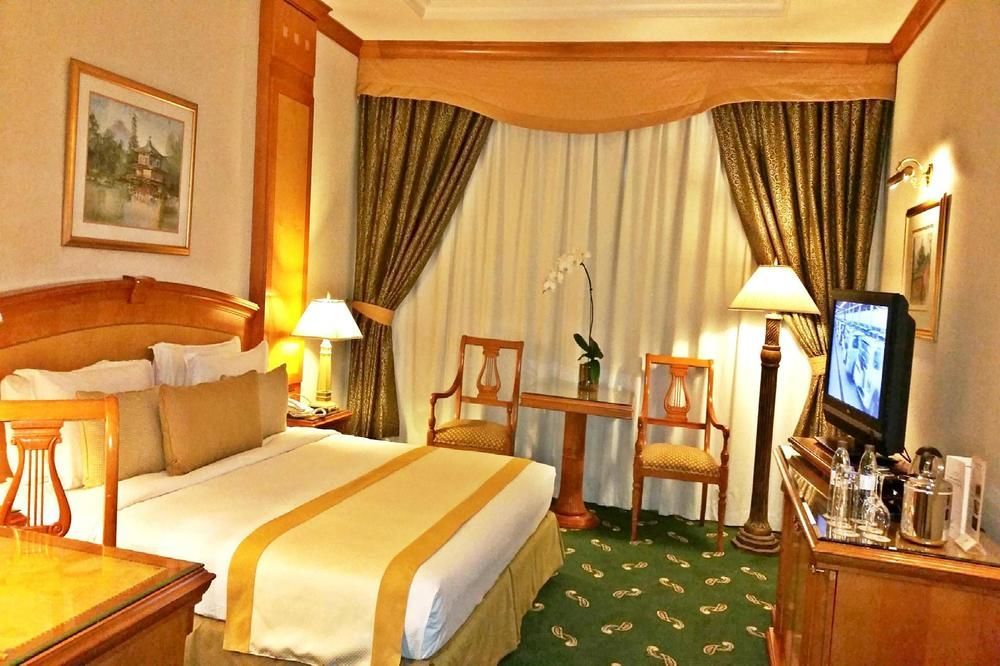 Knight Castle Hotel Dubai Buitenkant foto A room at the hotel