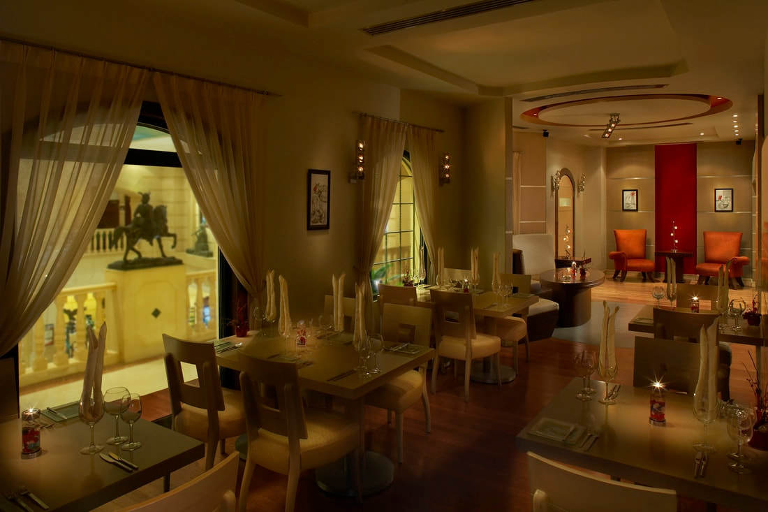 Knight Castle Hotel Dubai Buitenkant foto The interior of the hotel