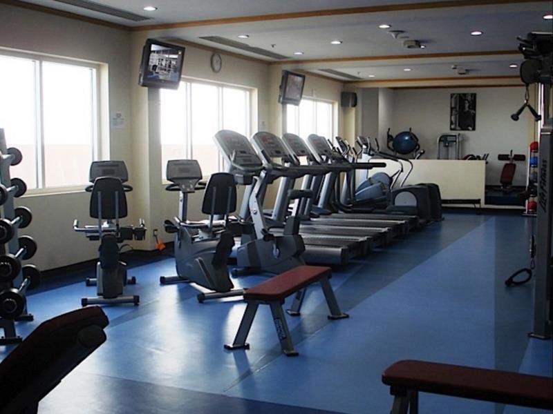 Knight Castle Hotel Dubai Buitenkant foto A gym in a hotel
